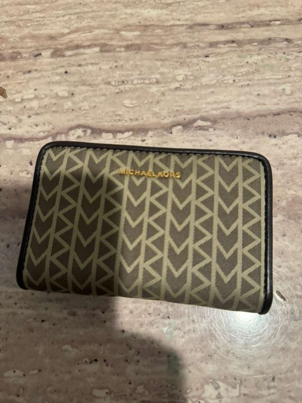 100% Authentic MICHAEL KORS Jet Set Small Zip-Around Card Case